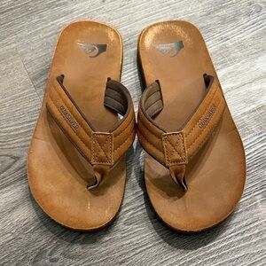 Quiksilver Men's Tan Brown Leather-Style Flip Flops